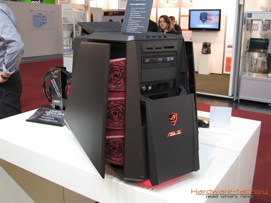 Dies Seitenteile dieses Gehäuse des ASUS Gaming-PC-Flaggschiffs mit Core i7-3960X und Nvidia GTX 690...