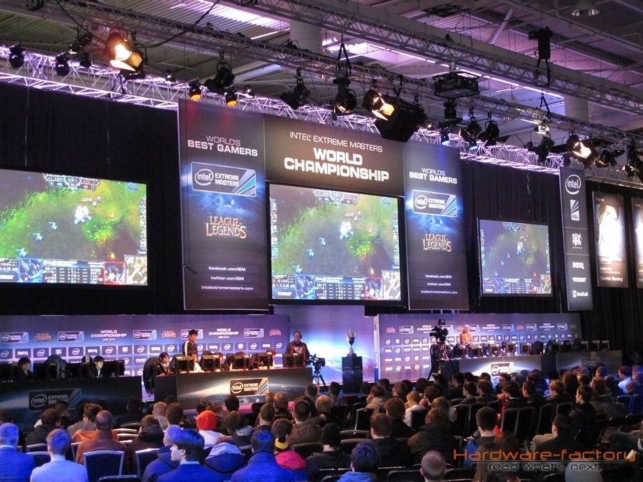 Halle 23 beheimatete die Intel Extreme Masters, angetreten wurde in mehreren Disziplinen