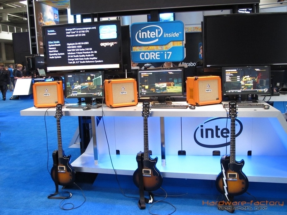 Gitarren als Eingabegeräte und Combo-Verstärker als PCs: Bei Intel durfte und die Saiten gegriffen und virtuell gerockt werden - Rocksmith macht es möglich