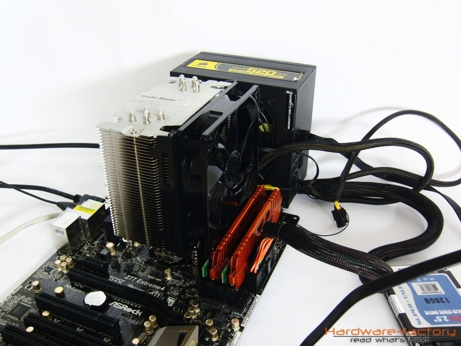 Montierter Cooler Master Hyper 412S.