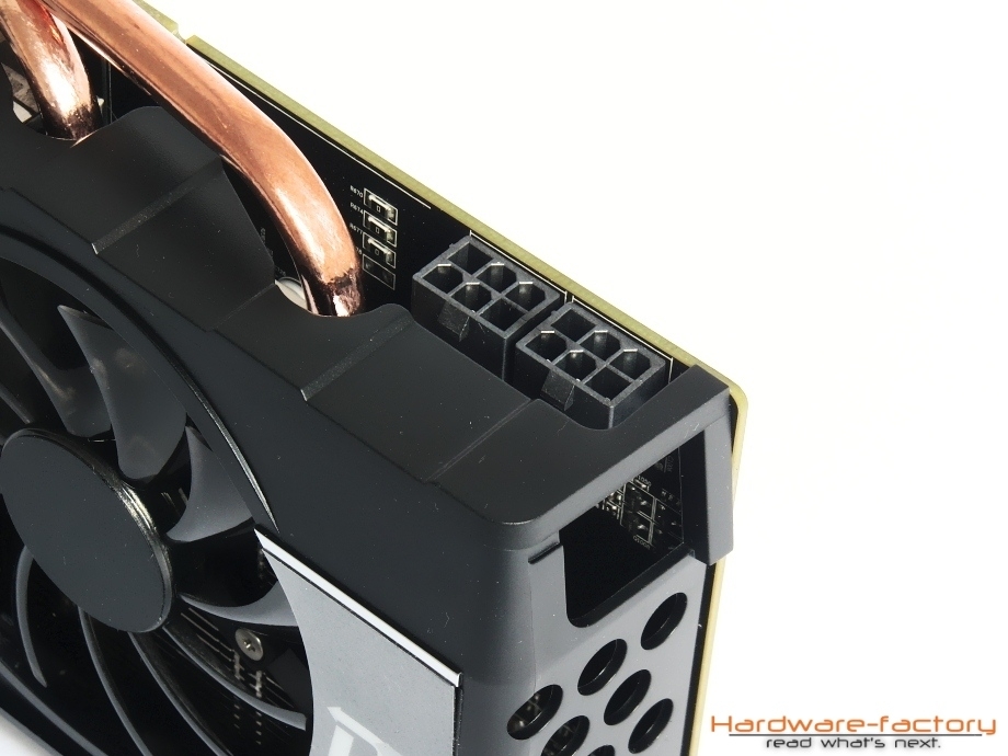 Mit zwei zusätzlichen Stromsteckern kann die Karte maximal 225 Watt abrufen