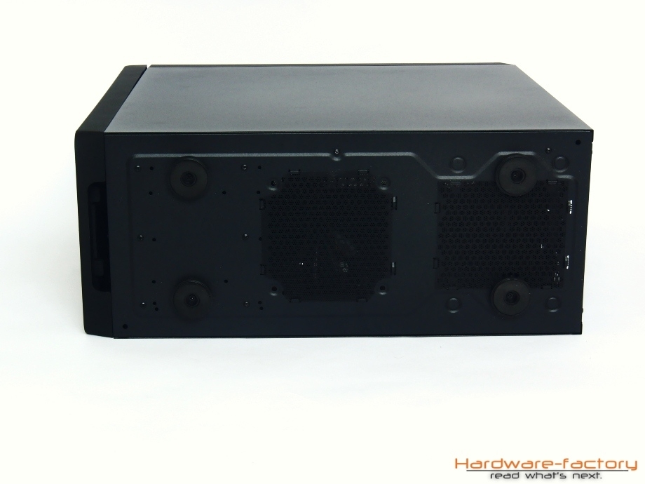 Die Gehäuseunterseite hält keine Überraschungen bereit.