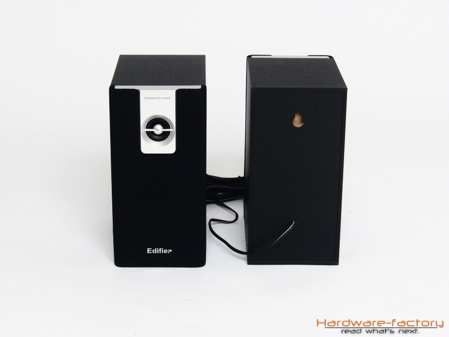 Beide Satellitenlautsprecher sind identisch aufgebaut