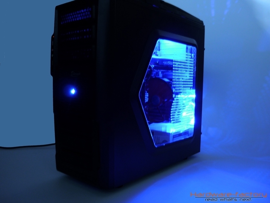 Eine farblich passende LED illuminiert den Power-Schalter des A6 Confident