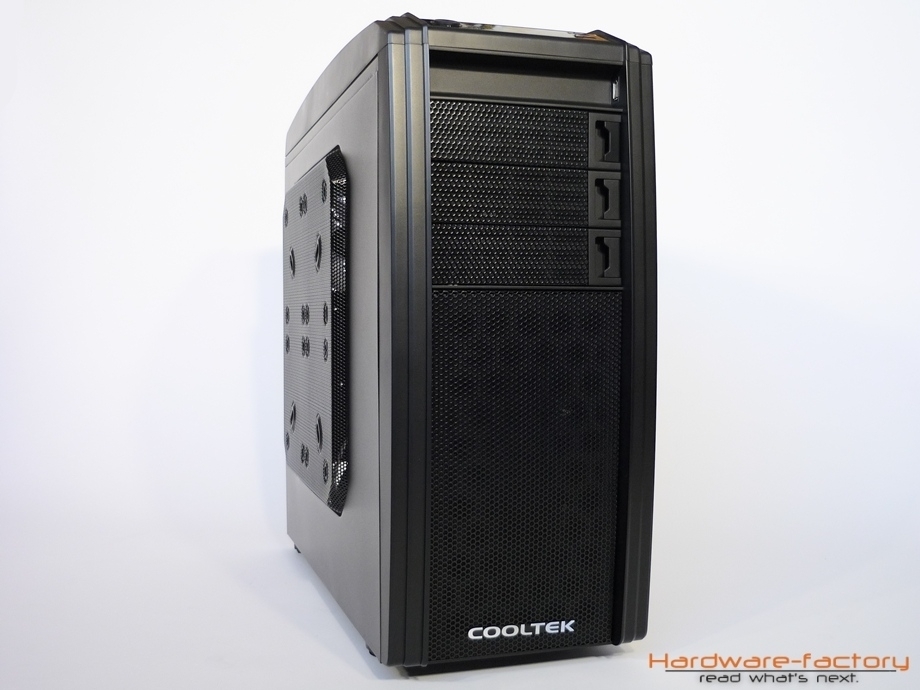 Viel Mesh, aber dennoch elegant: Das Cooltek Skrion garantiert eine gute Luftzufuhr für allle verbauten Komponenten.