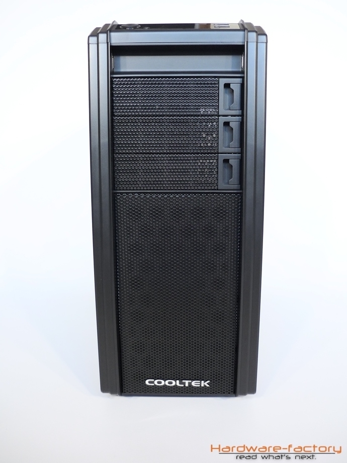 Die Front: Mesh, dahinter liegt ein durchgängiger Staubschutz.