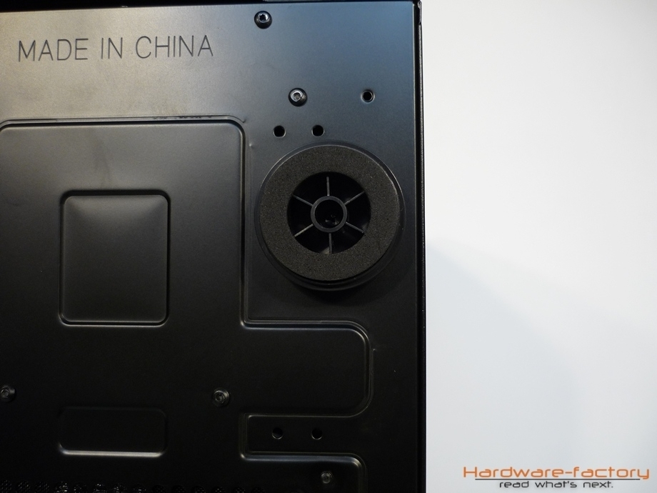 Löblich sind zudem die vibrationsabsorbierenden, weich beschichteten Standfüsse vorne...