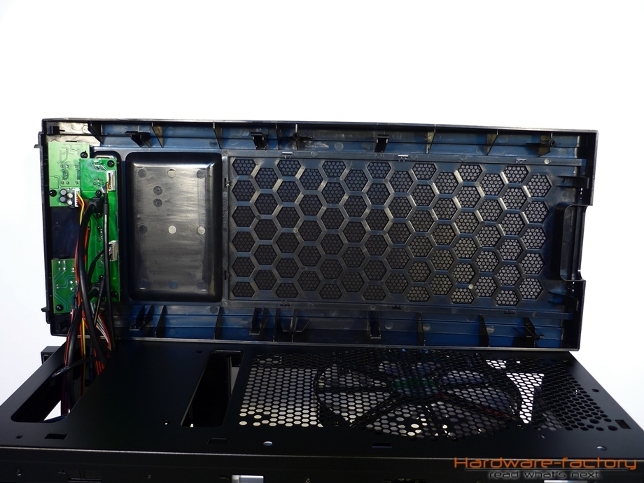 ... gleiches gilt für den Gehäusedeckel.