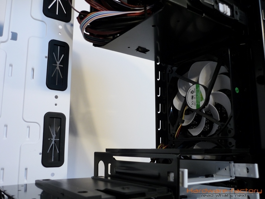 Durch das Lösen von vier Schruaben kann der 2,5