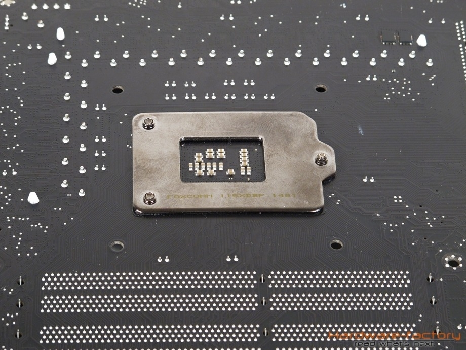 Die Montagelöcher aufd dem Mainboard...